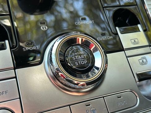 Used 2021 Bentley Flying Spur V8 image 63