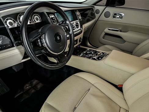 Used 2015 Rolls-Royce Wraith RWD image 16