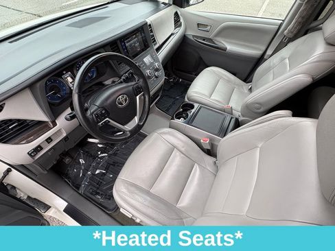 Used 2015 Toyota Sienna XLE image 15