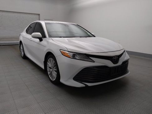Used 2018 Toyota Camry XLE FWD image 13
