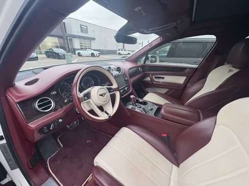 Used 2019 Bentley Bentayga V8 image 4