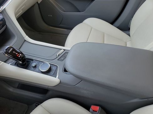 Used 2021 Cadillac XT6 Premium Luxury FWD image 25