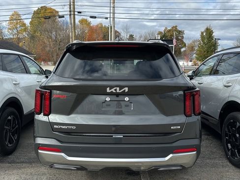 New 2025 Kia Sorento EX image 4