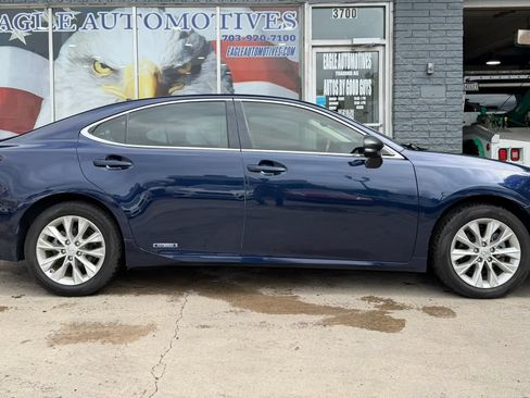 Used 2014 Lexus ES 300h w/ Luxury Package w/Bamboo Trim FWD image 2