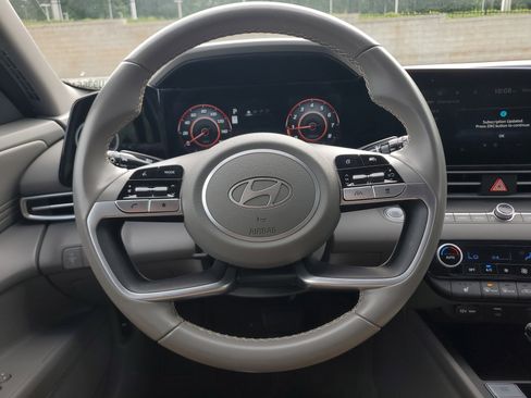 Used 2025 Hyundai Elantra SEL FWD image 17