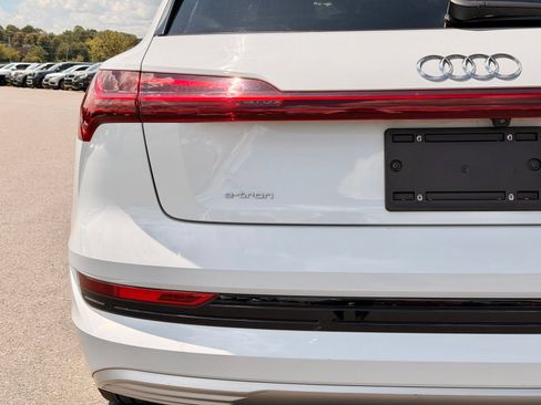 Used 2022 Audi e-tron Premium w/ Towing Package AWD/4WD image 14