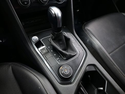 Used 2020 Volkswagen Tiguan SE image 20