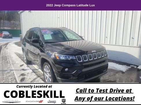 Used 2022 Jeep Compass Latitude image 1