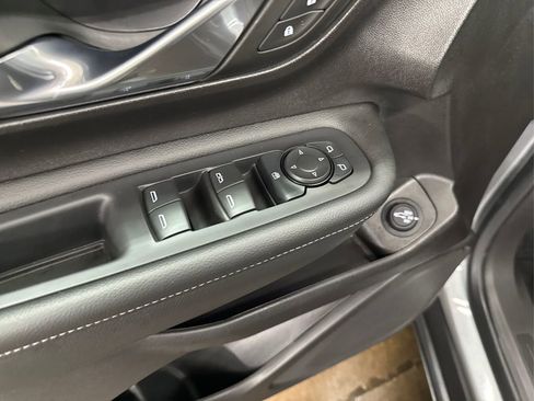 Used 2024 GMC Terrain SLT image 36