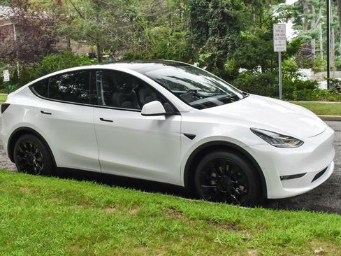 Used 2021 Tesla Model Y 2WD image 10