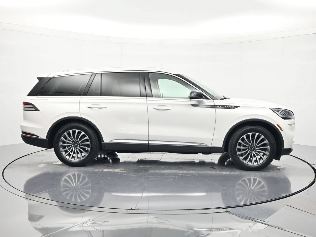 Used 2024 Lincoln Aviator 2WD w/ Premium Package image 4