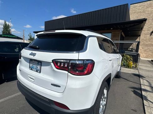 Used 2022 Jeep Compass Latitude AWD/4WD image 3