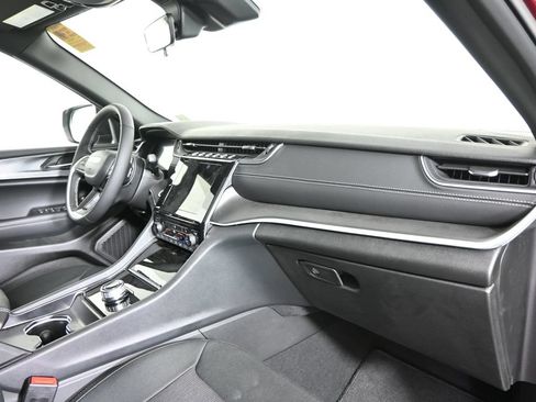 Used 2026 Jeep Grand Cherokee Laredo X AWD/4WD image 14