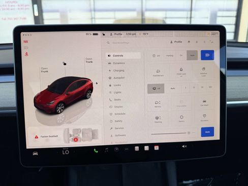 Used 2022 Tesla Model Y Long Range image 12