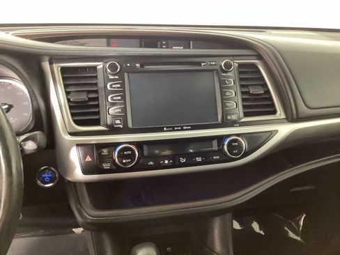 Used 2017 Toyota Highlander Limited Platinum AWD/4WD image 14
