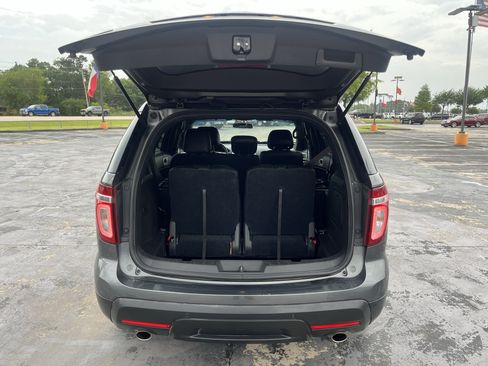 Used 2015 Ford Explorer XLT FWD image 12