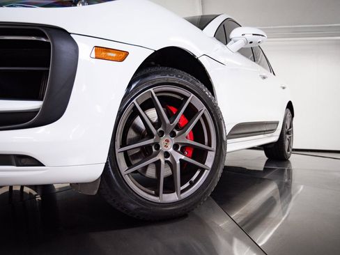 Certified 2023 Porsche Macan S AWD/4WD image 12