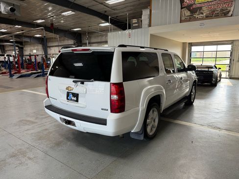 Used 2007 Chevrolet Suburban 2WD image 7