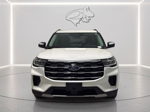 Used 2025 Ford Explorer Active AWD/4WD image 8