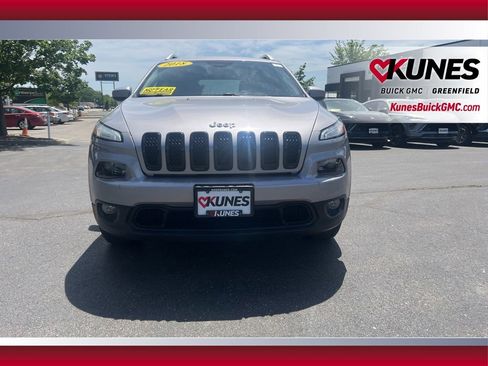 Used 2018 Jeep Cherokee Latitude w/ Safety Group AWD/4WD image 13
