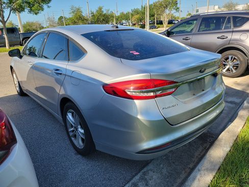 Used 2018 Ford Fusion SE FWD image 4