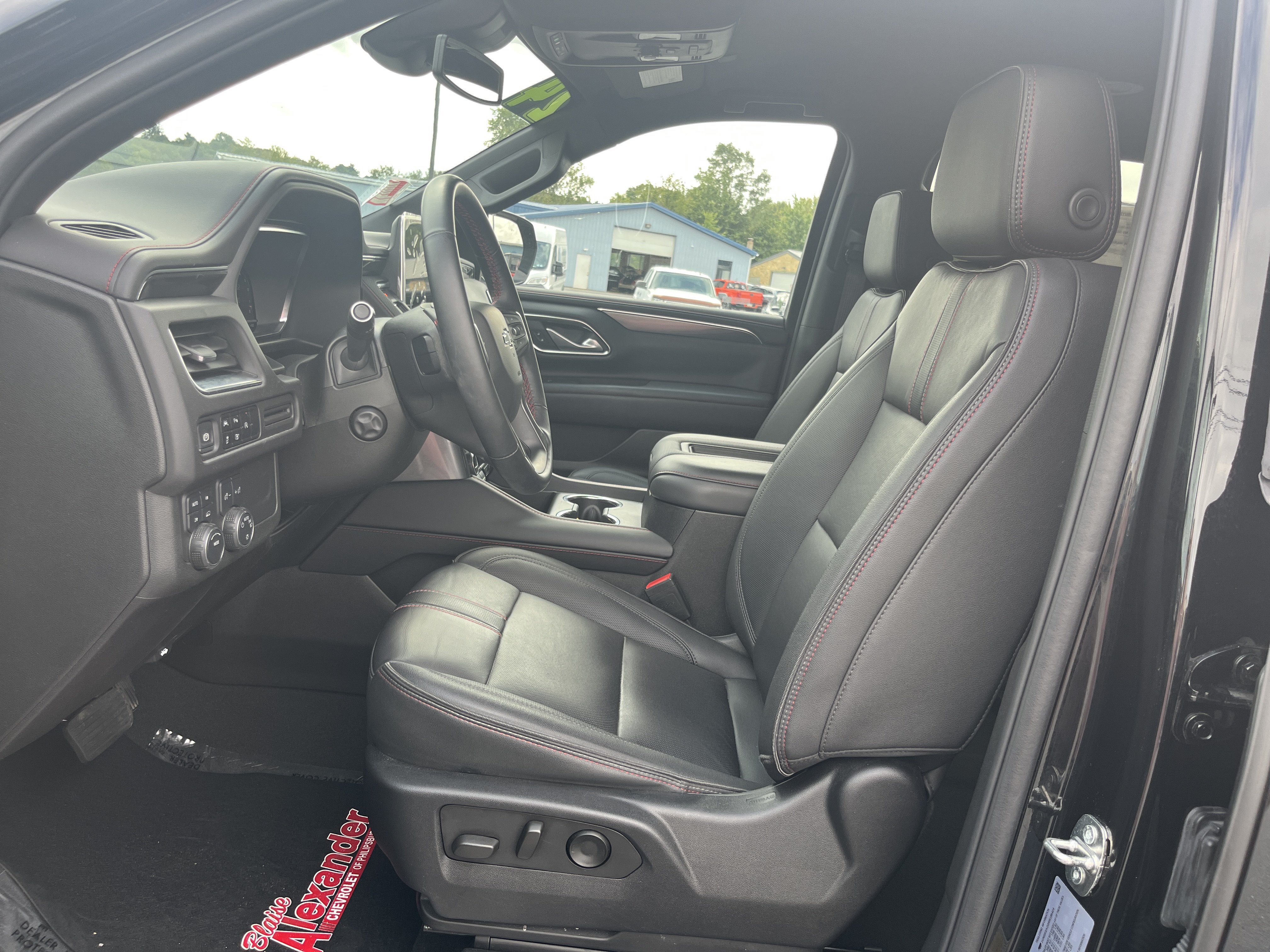 Used 2024 Chevrolet Suburban RST w/ Luxury Package AWD/4WD image 5