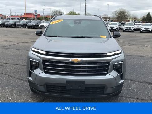 Certified 2026 Chevrolet Traverse LT AWD/4WD image 2
