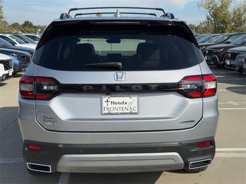 Used 2023 Honda Pilot Touring image 5