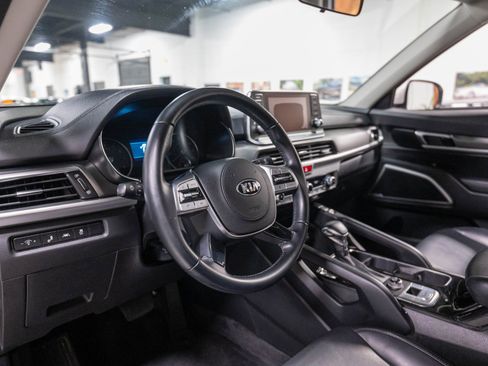 Used 2020 Kia Telluride S FWD image 9