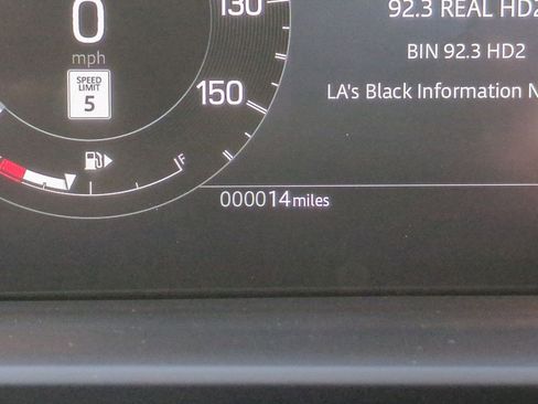 New 2026 Land Rover Discovery Dynamic SE image 14