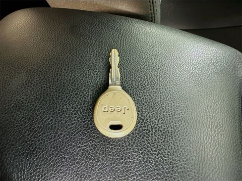 Used 2018 Jeep Wrangler Unlimited Sport w/ Connectivity Group image 35