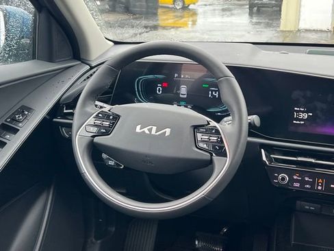 Certified 2025 Kia Niro EX w/ EX Cold Weather Package image 14