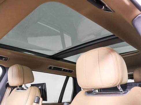 Used 2024 Land Rover Range Rover Long Wheelbase SE image 12