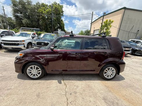Used 2015 Scion xB FWD image 4