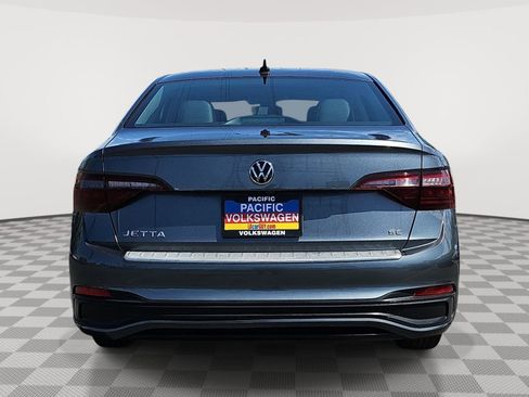 Used 2023 Volkswagen Jetta SE w/ Panoramic Sunroof Package FWD image 6