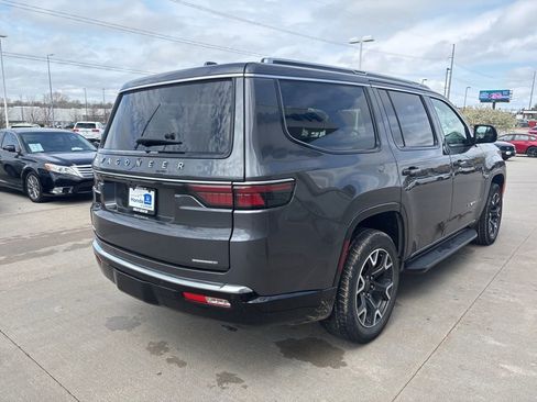 Used 2023 Jeep Wagoneer Series III w/ Preferred Equipment Group image 5