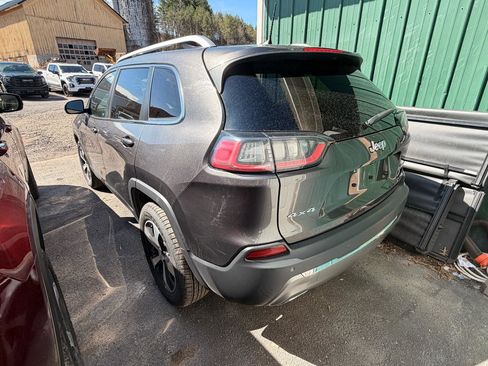 Used 2019 Jeep Cherokee Limited image 2