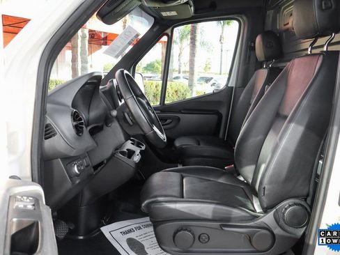 Used 2022 Mercedes-Benz Sprinter 2500 image 16