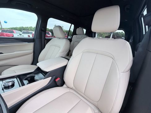 New 2026 Jeep Grand Cherokee L Limited RWD image 22