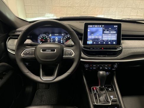 Used 2023 Jeep Compass Latitude w/ Convenience Group image 5