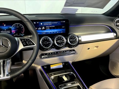 New 2026 Mercedes-Benz GLB 250 4MATIC image 8