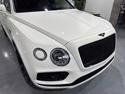Used 2018 Bentley Bentayga AWD/4WD image 29
