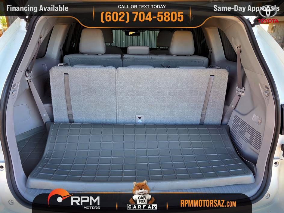 Used 2017 Toyota Highlander XLE w/ Carpet Mat Package FWD image 22