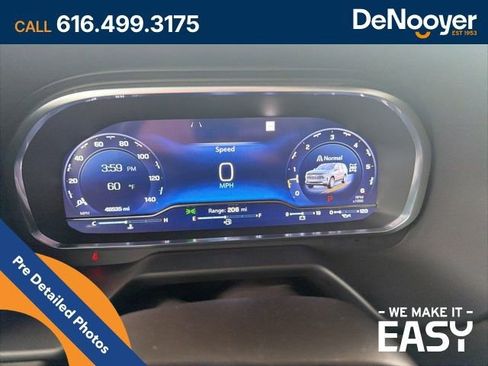 Used 2022 Chevrolet Tahoe LT w/ Luxury Package AWD/4WD image 13