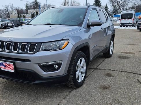 Used 2019 Jeep Compass Latitude AWD/4WD image 2