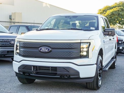 New 2025 Ford F150 Lightning XLT image 3