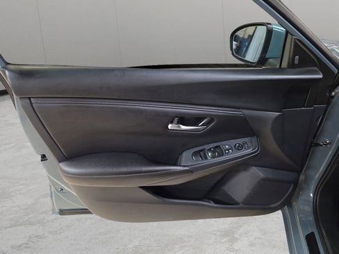Used 2024 Nissan Sentra SV FWD image 12