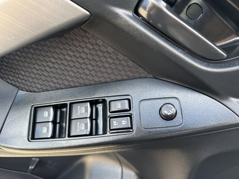 Used 2018 Subaru Forester 2.5i Premium w/ All-Weather Package image 17