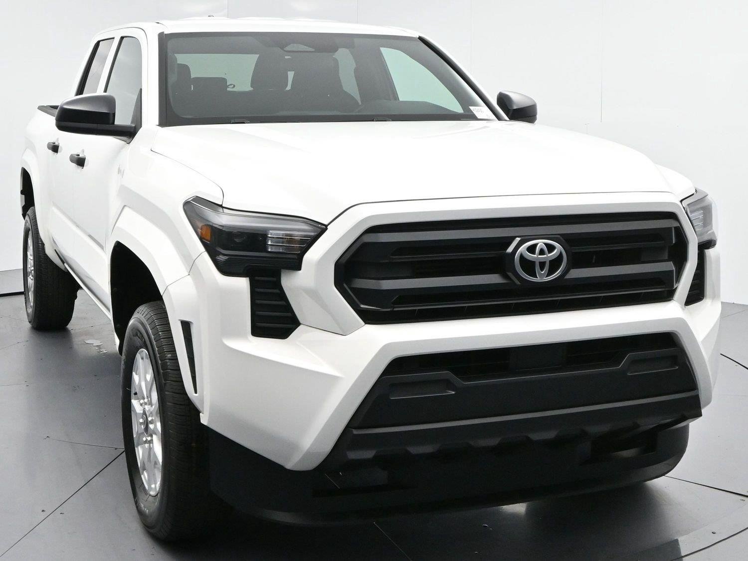 Used 2024 Toyota Tacoma SR AWD/4WD image 2