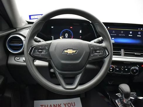 Used 2025 Chevrolet Trax LT image 20